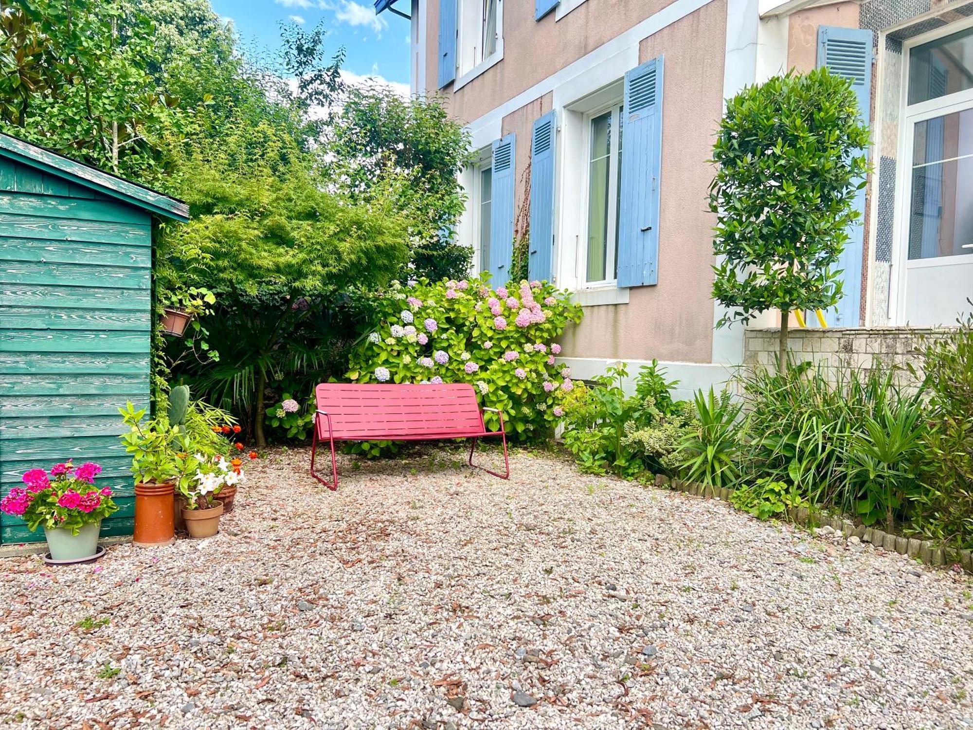 Petit Dans Maison Apartment *